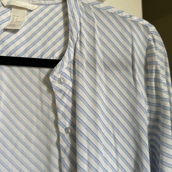 H&M Button Up Top - Picture 4 of 5